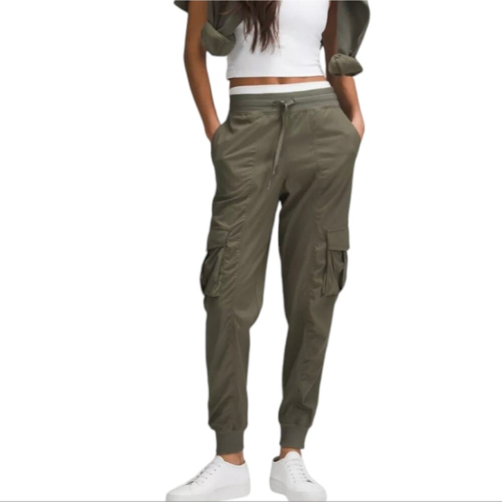 7FAM 7 For all mankind Green Cargo Super Soft Joggers Size Small New!